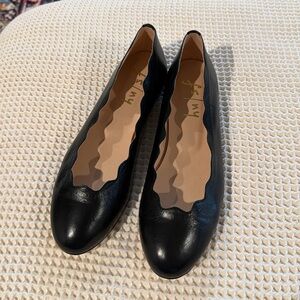 Like New Scalloped Ballerina Flats